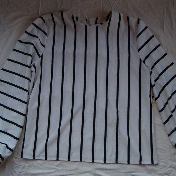 Shein large white and black striped top - Picture 1 of 6